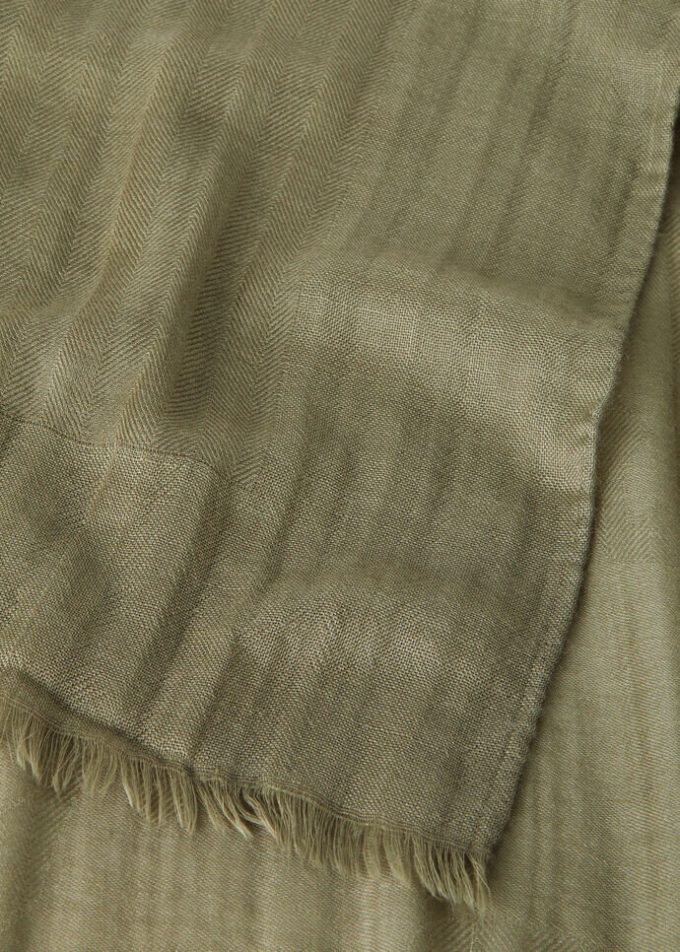 Maxi Crest Stole